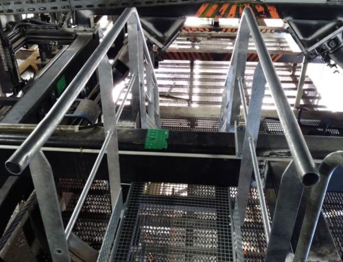 Passerelle et escalier